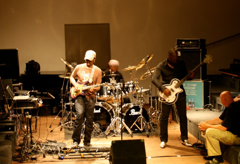 Free Form Funky Freqs © Ze Sikret Skvirel (ZASPH!)