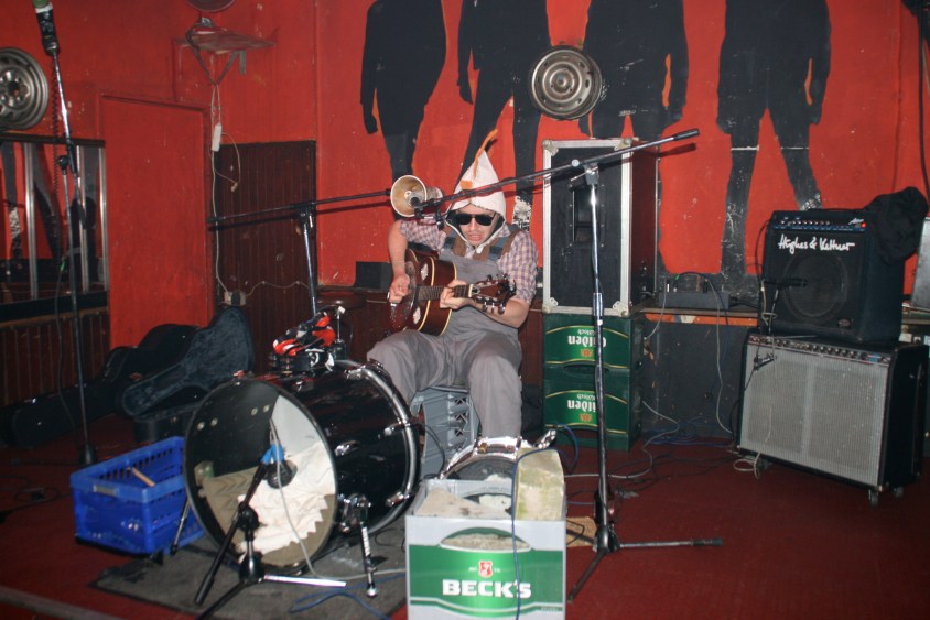 Made for Chicken by Robots © Ze Sikret Skvirel (Zasph!)